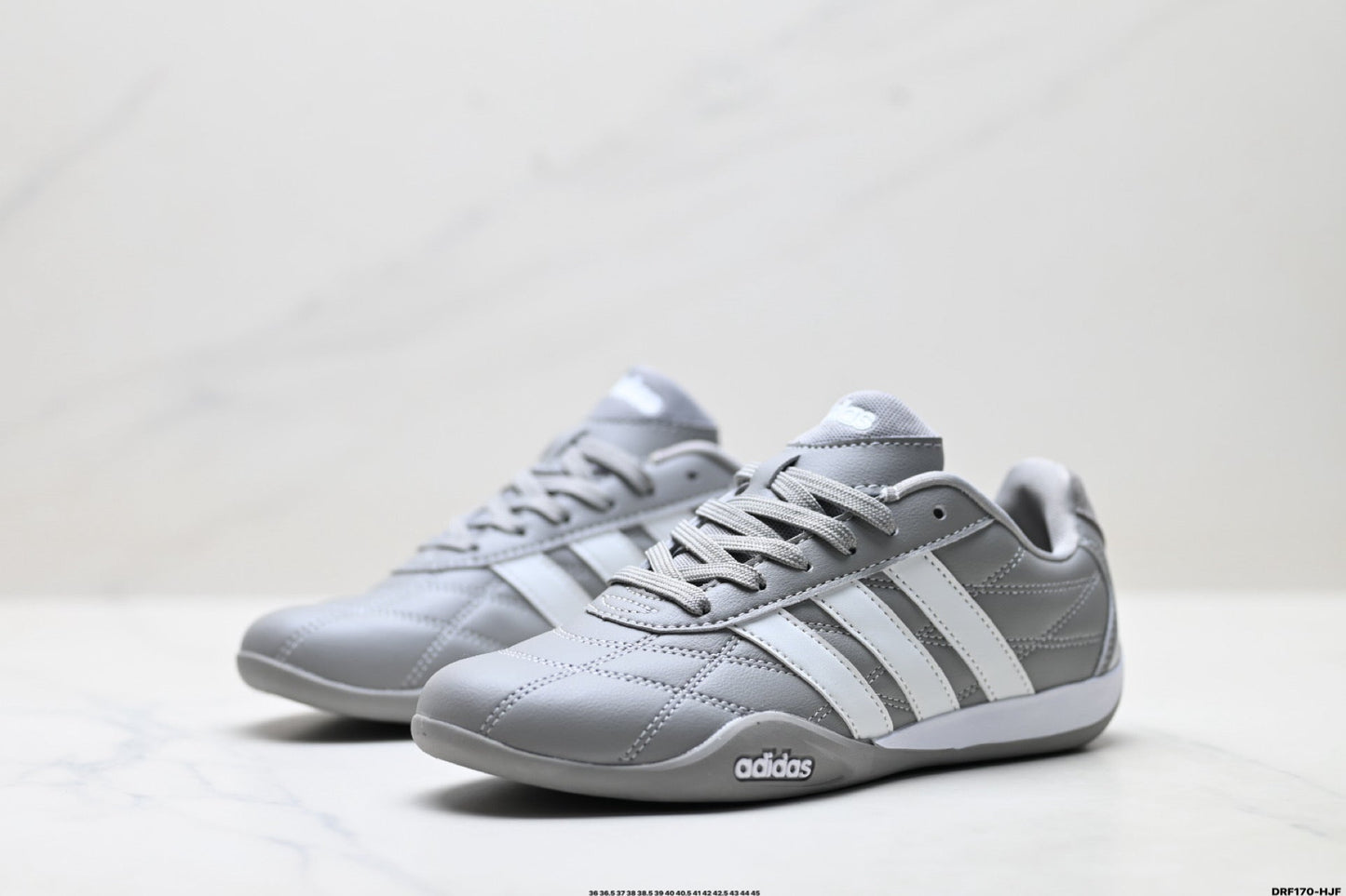 Adidas Herren Indoor-Trainingsschuhe Grau Weiß