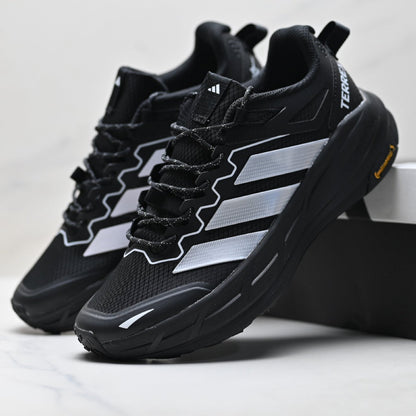 Adidas Wasserdichte Trailrunning-Schuhe – Schwarz-weiße Outdoor-Sneaker