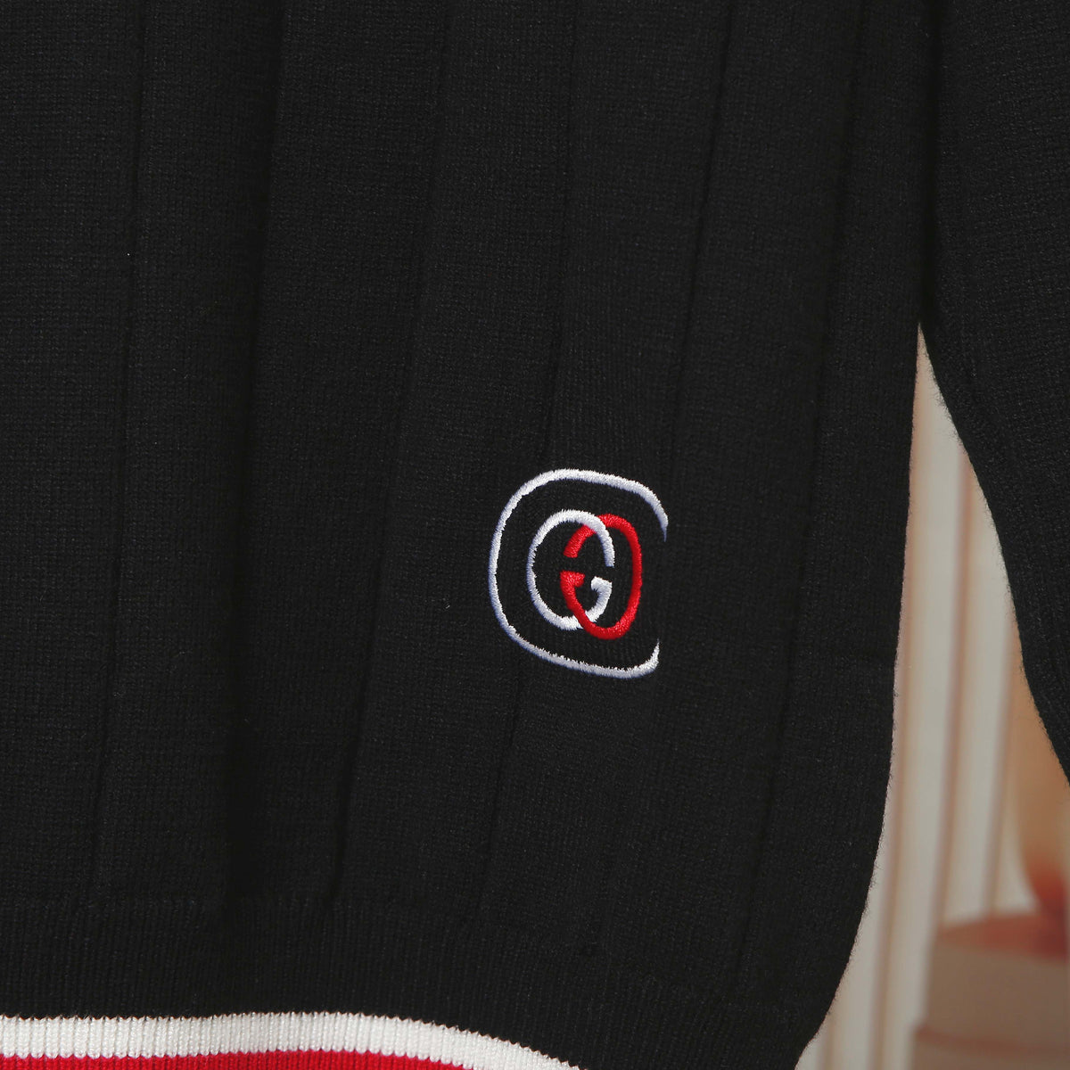 Gucci G8318 Embroidered V-Neck Sweater - Image 7
