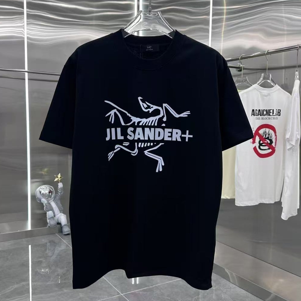 Minimal Skeleton Graphic Oversized T-Shirt – Premium Streetwear Cotton Tee
